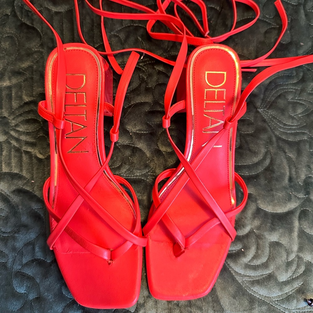 Strapping heels - Picture 3 of 4